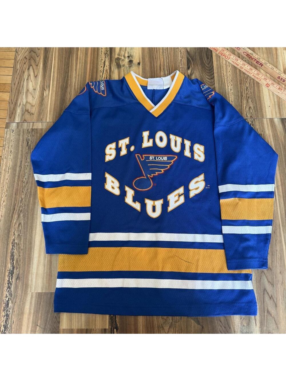90s St. Louis Blues NHL Hockey Jersey with white/yellow stripes and logo